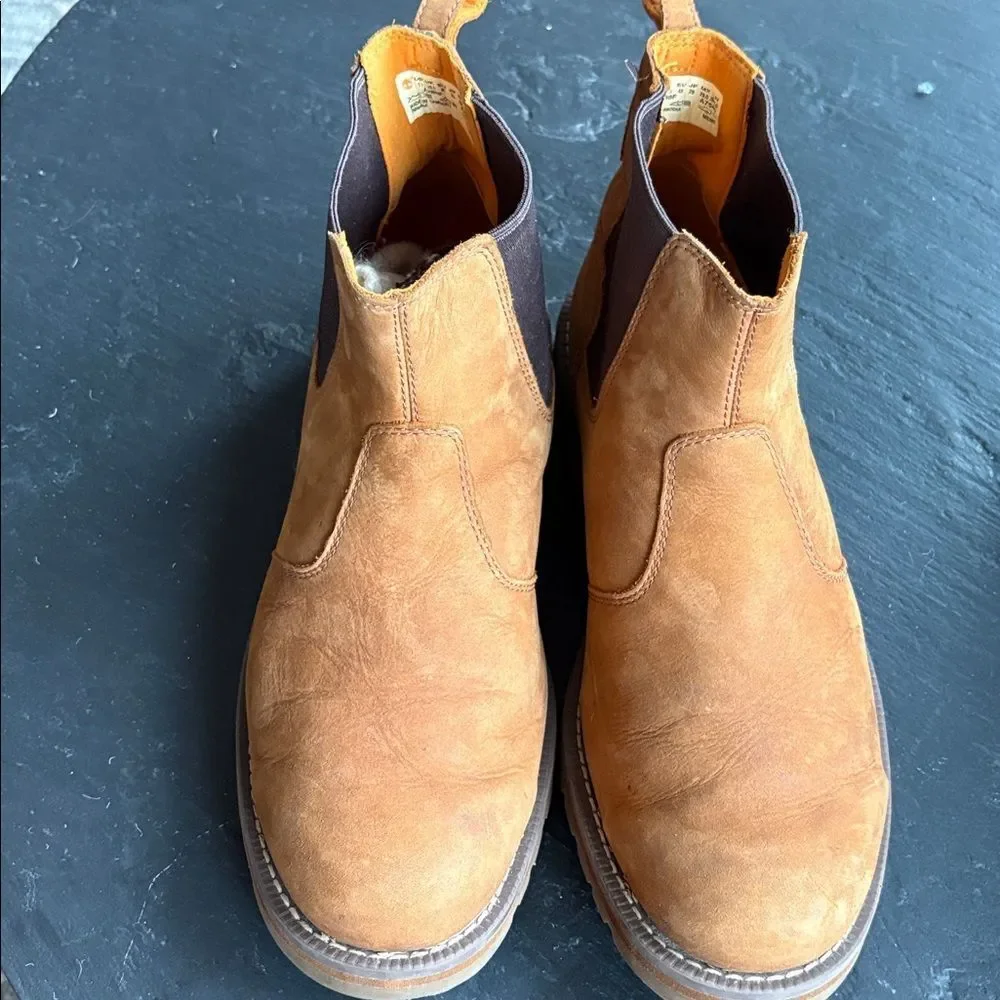 Timberland men's Chelsea suede pull on boots in color saddle size 11 excellent